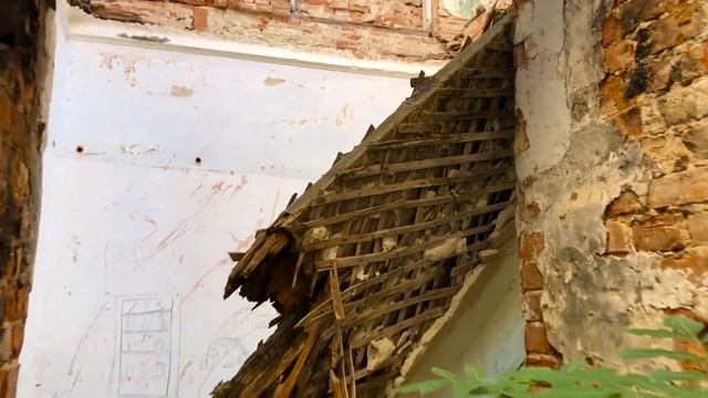 Гуляем по ужасной усадьбе Трембицких, опасно! смотреть онлайн