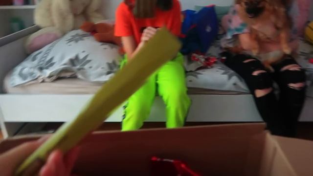 ДЕНЬ 16-17 / День Рождения КАРОЛИНЫ / Весь день ОТКРЫВАЕМ ПОДАРКИ смотреть онлайн