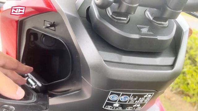 SKUTER PALING SESUAI DENGAN JALAN MALAYSIA | 2023 HONDA ADV160 | WALKAROUND смотреть онлайн