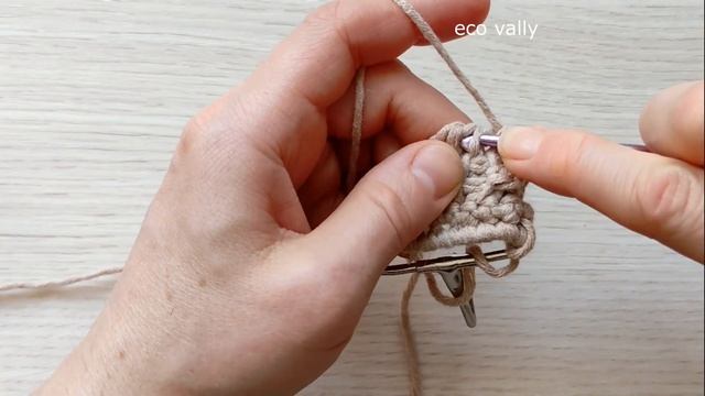 Чередовала 2 ряда! ШИРОКАЯ ручка-ремешок для поясной сумочки крючком! #крючком #crochetbag