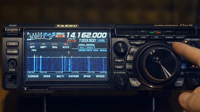 Обзор Yaesu FTDX10 - основные параметры. Слушаем эфир. смотреть онлайн
