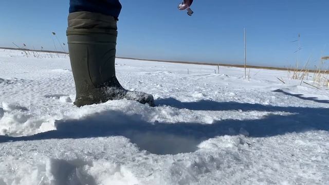 Замедленная съемка ,бурения льда шуруповертом смотреть онлайн