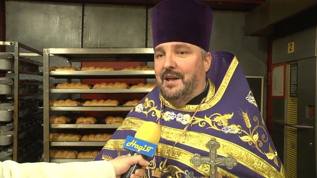 На фирме «Рома» освятили выпуск пасхальных куличей смотреть онлайн