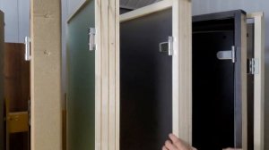 Нюансы при выборе стеклянных дверей в баню