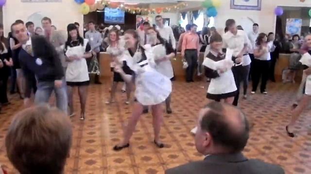 ШКОЛЬНЫЙ ВАЛЬС смотреть онлайн