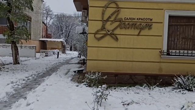 Славянск 20.11.2023 — Улицы города в Снегу. смотреть онлайн
