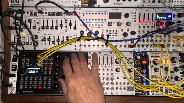 Erica Synths Black Sequencer plays Berlin School смотреть онлайн