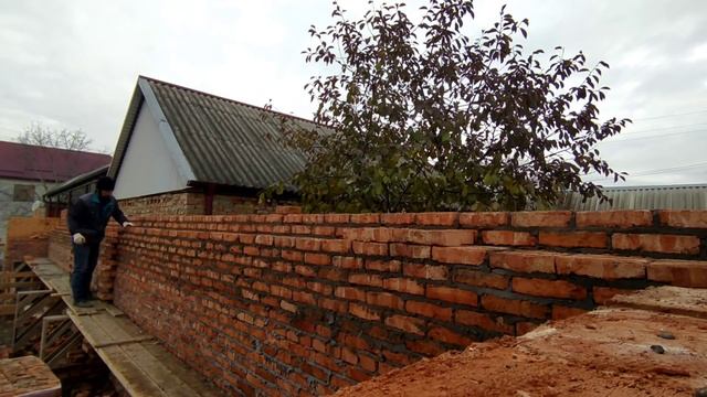 двухэтажный дом с полукруглым эркером, обычный рабочий день бутовочная кладка смотреть онлайн
