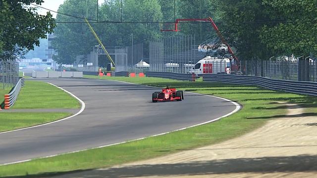 Ferrari F1 2018 vs Ford Fiesta Ken Block - Monza смотреть онлайн