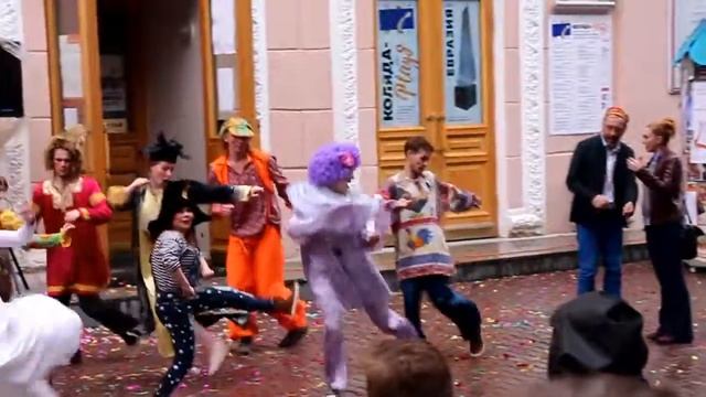 Открытие фестиваля Коляда Plays 2017: танцы и песни смотреть онлайн