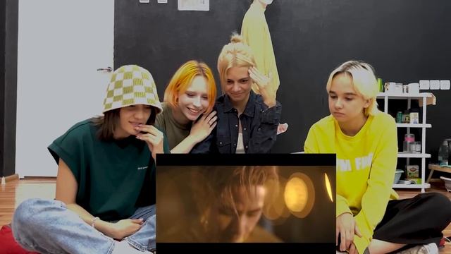 V 'Love Me Again' Official MV | REACTION смотреть онлайн