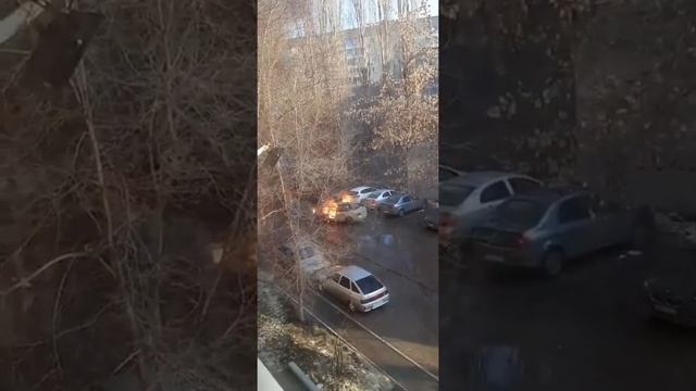 Сгорел "Фольксваген" на Шехурдина смотреть онлайн