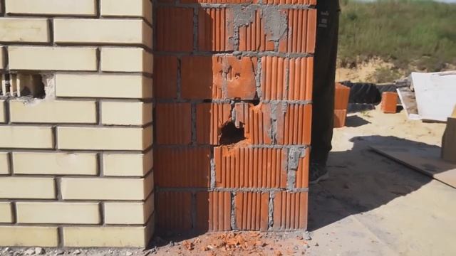 Какая стена выдержит попадание пули? Из чего строить дом? Feat@LazarevTactical