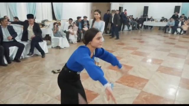 Наташа и Галюня царские ??#бахталерома #цыганскийтанец #цыганское ⚜️ смотреть онлайн