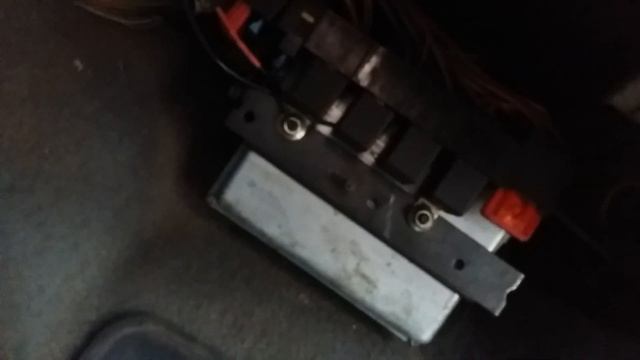 Нива шевроле. Не заводится одна из причин. Жучки в предохранителях. смотреть онлайн