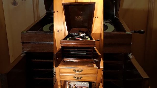 Rhumba With Cugat. Negra Leono. Guaracha (Rumba) Vocal Chorus by Miguelito Valdes -A. Fernandez- смотреть онлайн