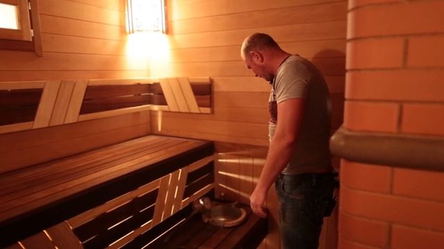 Отделка бани. Честный прораб. Отзыв о мастере- универсале Илье Зыкине смотреть онлайн