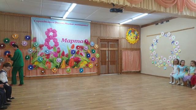 Вход на праздник 8 марта | Старшая группа детского сада 🌺🌺🌺🌺🌹 смотреть онлайн