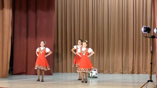 Хореографический ансамбль "Радуга" - У пенька смотреть онлайн