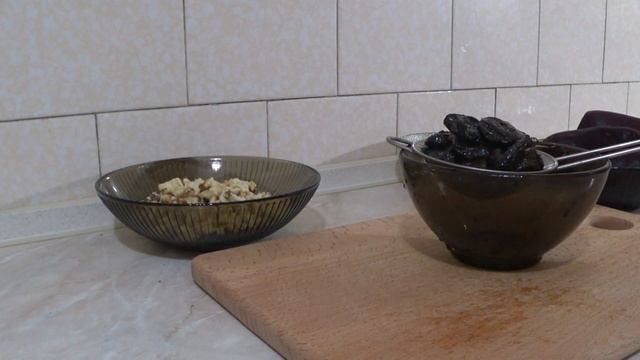 Салат из свеклы с черносливом и грецкими орехами ✽ Простой и вкусный рецепт