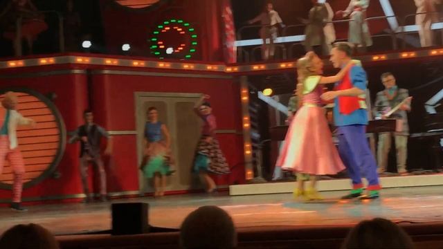 Евдокия Малевская и Вадим Рябушкин - Девушка - мечта! (Мюзикл «Винил») смотреть онлайн