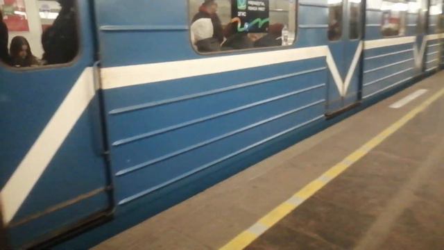 Прибытие ЕМА на Станции Площадь Ленина смотреть онлайн