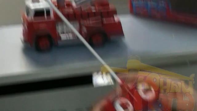 Обзор пожарной машины на пульте управления с мыльными пузырями R216 смотреть онлайн