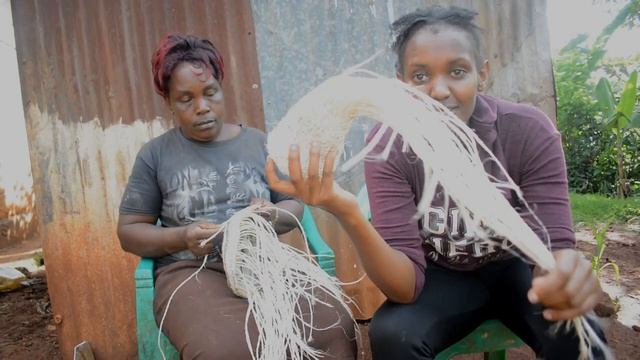 Making a Kiondo With Sisal /// The Village Girl смотреть онлайн