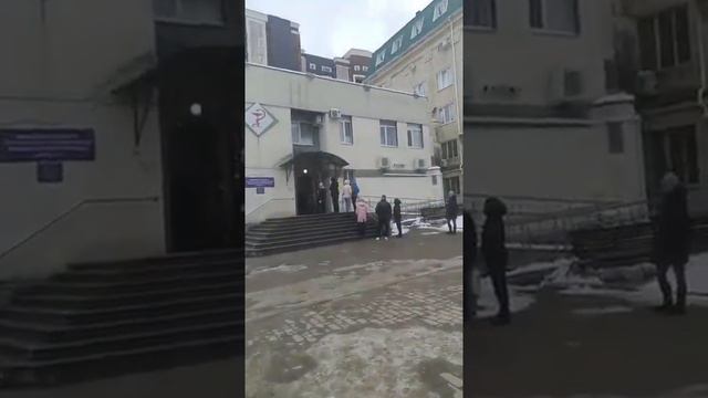 Жители Ставрополя не могут попасть в травмпункты из-за очередей в 1 и 2 поликлиниках смотреть онлайн
