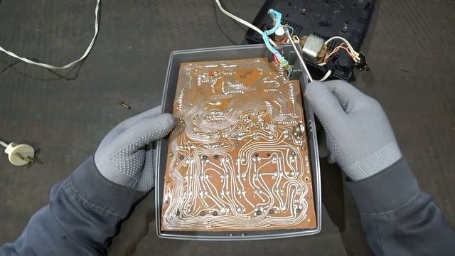 Электроника МК-44 1981 года / Комплектация спустя год, после начала выпуска смотреть онлайн