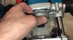 Фрезер вертикальный MAKITA RP 2303 FCXJ в чем. (2100 Вт,цанга 12 мм,22000 об/мин, регулировка об.)