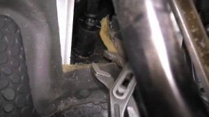 Замена главного цилиндра сцепления Рено Трафик 2.0л