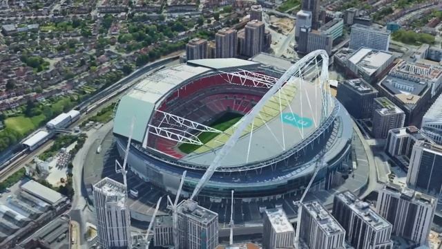 Critiquing the Best Stadiums in Europe! смотреть онлайн