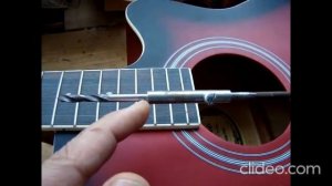 приклеиваю на место пятку грифа