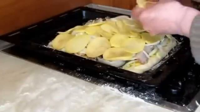 Оригинальный рецепт дрожжевого пирога с рыбой смотреть онлайн