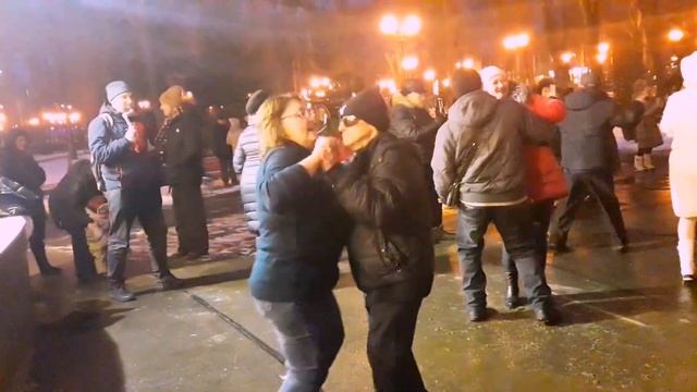 Розы алые !!! ??Танцы в парке Горького!!! ??Харьков 2022 смотреть онлайн
