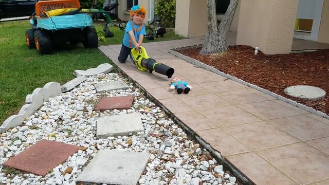 Blippi dressed Toddler Baby Lawnmower 4k| Yard Work Nerf gun Gas Blower with Blippi #1 Fan Jonathan смотреть онлайн