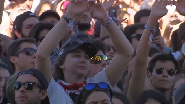 Tash Sultana - Jungle (with Awesome Solo At The End)