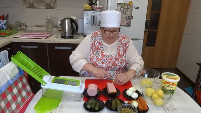 Салат Оливье с маленьким секретом смотреть онлайн