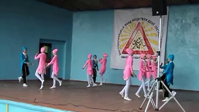 Ансамбль"Искорки" г.Барнаул с танцем Пингвинята смотреть онлайн