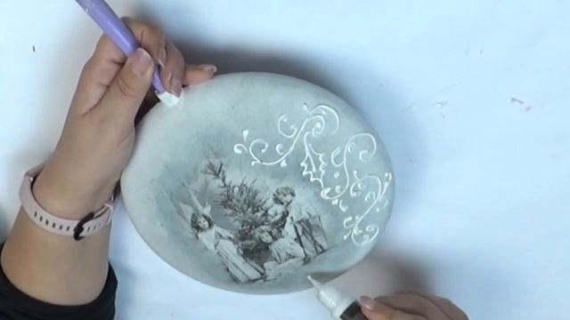 DECOUPAGE duża bombka z zawijasami No. 889