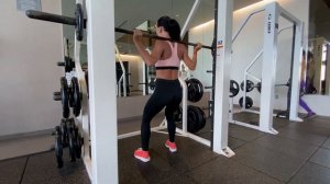 Первая тренировка для девушек в тренажерном зале