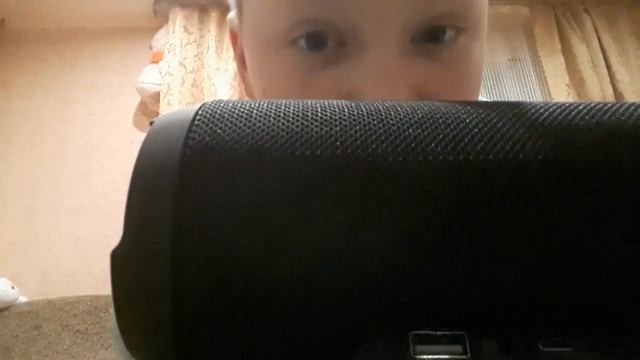 Осматриваю калонку от кампании JBL смотреть онлайн
