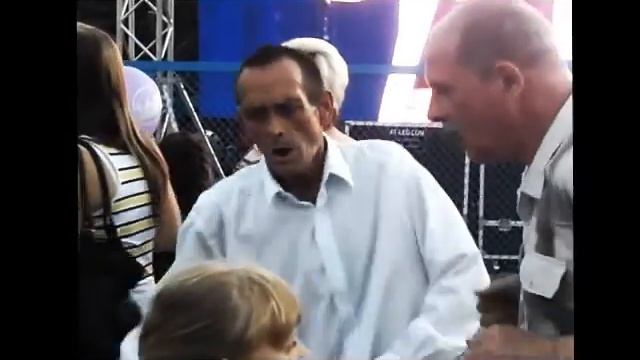 Дед жжет.wmv смотреть онлайн