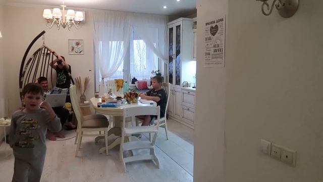 ВЛОГ: ВАДИМ С КСЮШЕЙ У НАС В ГОСТЯХ, ГОТОВИМ ПАНКЕЙКИ / НАШИ БУДНИ