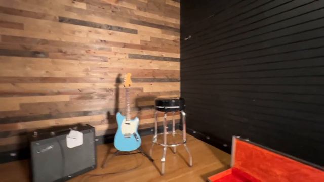 1966 Fender Musicmaster смотреть онлайн