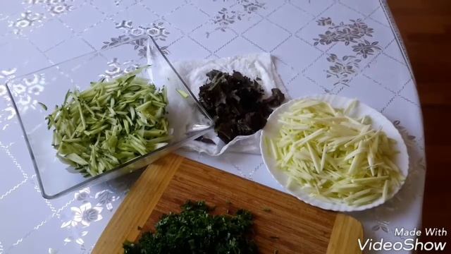 Летний ,легкий салат из огурцов и кабачка. смотреть онлайн