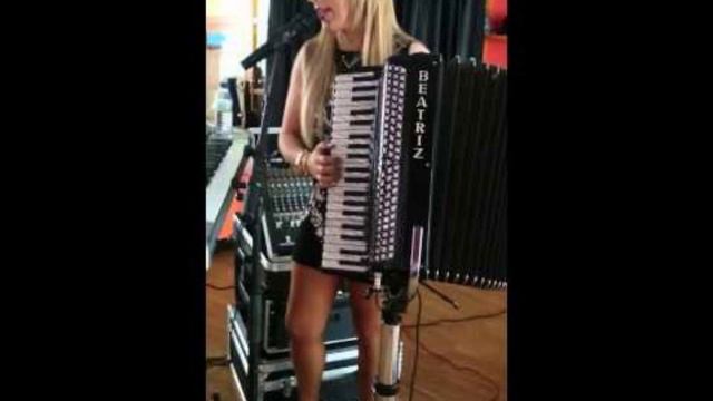 Beatriz Y Su Acordeon..Romance De Santa Clara