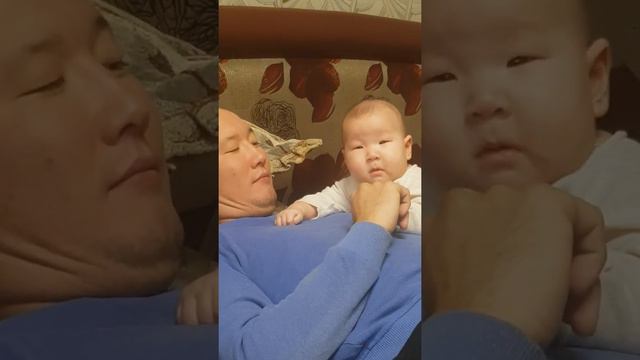 Первое слово ПАПА))) Айлин 4 месяца смотреть онлайн