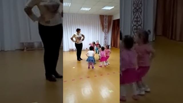 Танец на Новый год!!! В садике смотреть онлайн